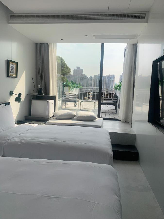 Autoongo Bund Shanghai
